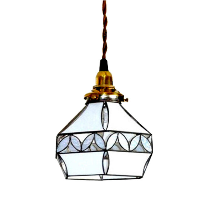 可憐なデザインでホワイトカラーのランプ