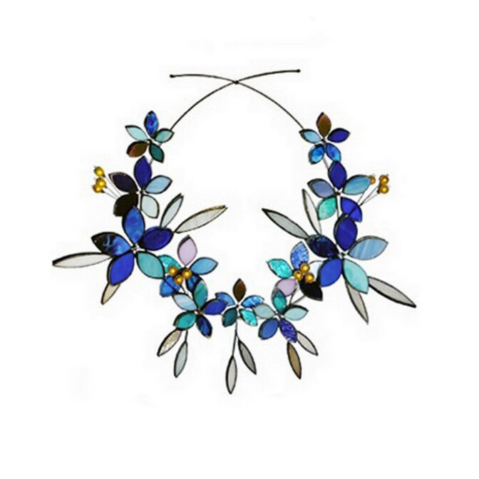 ブルー色の大きめフラワーリース