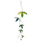 グリーン色の３枚葉のサンキャッチャー