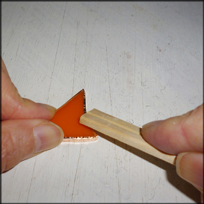 ガラスを抑える