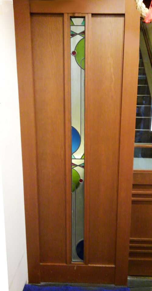 細いステンドグラス